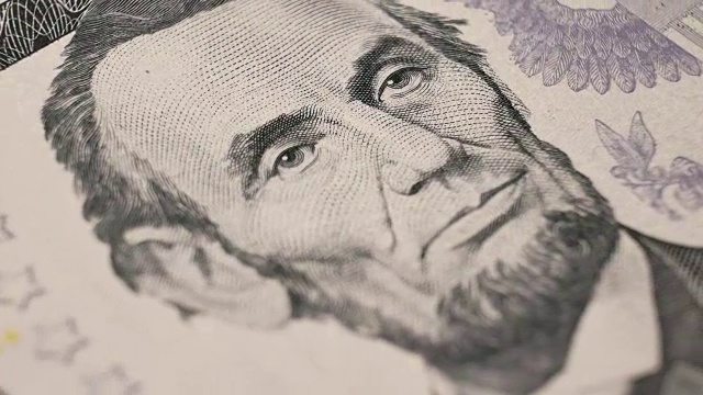 美国第16任总统亚伯拉罕·林肯的肖像出现在5美元钞票上