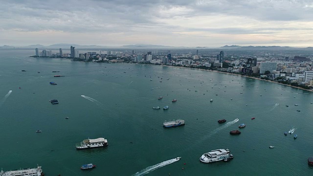 鸟瞰图飞行芭堤雅海滩泰国