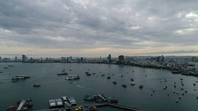 鸟瞰图飞行芭堤雅海滩泰国