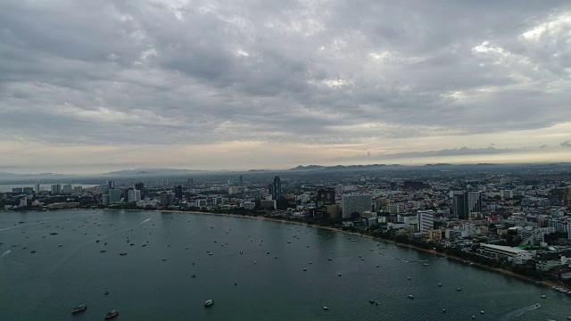 鸟瞰图飞行芭堤雅海滩泰国