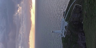 英国威尔士安格尔西岛上具有历史意义的南塔灯塔日落