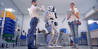机器人执行人类需要的任务。