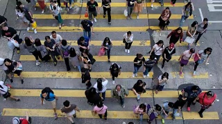 香港人行横道上的行人视频素材模板下载