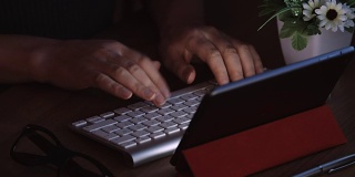 女性在无线键盘上打字