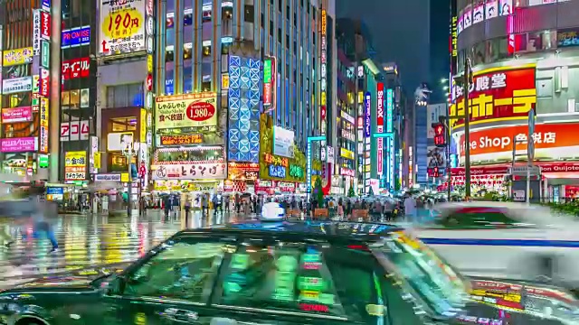 夜雨时分，新宿乌鸦穿越时光流逝