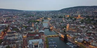 瑞士黄昏照亮苏黎世河城市景观空中全景4k