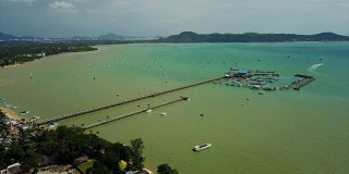 晴天普吉岛港口码头海岸线航拍4k泰国全景图