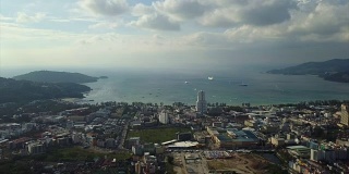 晴天多云的天空普吉岛巴东镇航拍全景4k泰国