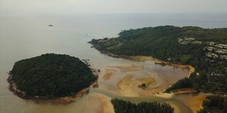 白天普吉岛海岸线海滩泻湖空中全景4k泰国