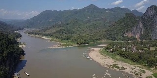 湄公河和山区景观全景