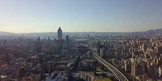 台湾晴天台北市交通街道路口河边航拍全景4k