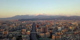 台湾日落时间台北市交通道路航拍全景4k