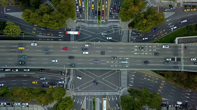 台湾傍晚台北市交通街道十字路口高空俯视4k全景图