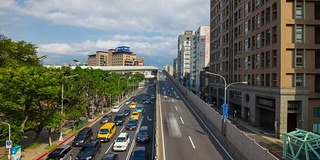 日光台北市中心交通街道路口全景4k时间流逝台湾