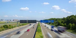 法兰克福机场的德国A5高速公路交通堵塞-时间流逝