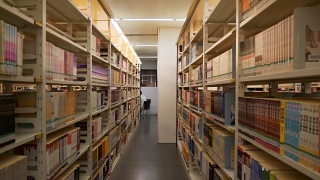 广州市立图书馆阅览厅书架慢行观视频素材模板下载