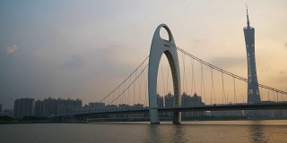 日落时分广州市名桥广州塔滨江慢镜头全景4k