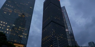 风暴天空广州市区摩天大楼向上看4k中国全景