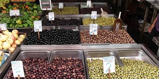 雅典中心市场的橄榄和水果