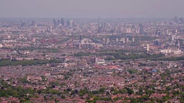 鸟瞰图伦敦市中心，英国在阳光。4K