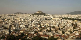放大拍摄lycabettus山和雅典，希腊