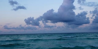 镜头在墨西哥湾海滩右平移