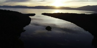 清新的早晨日出翡翠湾，太浩湖，加利福尼亚州