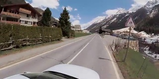 在瑞士山上开车