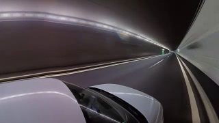 高速行驶的汽车在隧道里视频素材模板下载