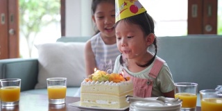 一个亚洲家庭庆祝生日
