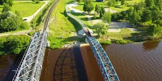 高加河铁路桥梁拉脱维亚无人机俯视图4K超高清视频