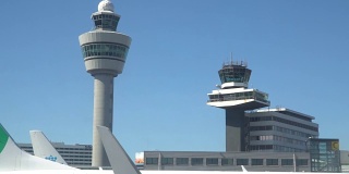航班管理、空中管制塔和客运大楼