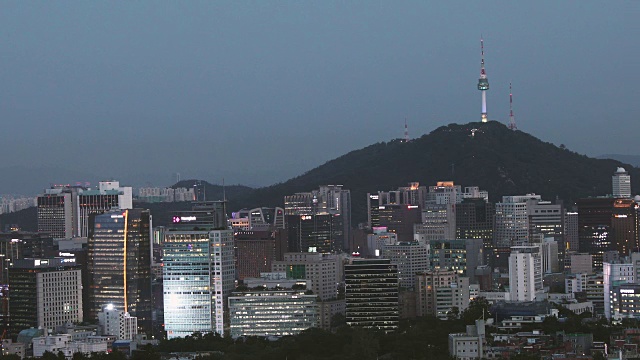 南山大厦的夜景和首尔的天际线