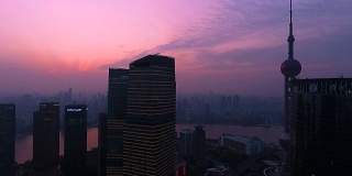 黄昏的上海天际线