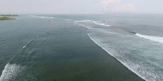 飞越海洋，航拍海浪-巴厘岛