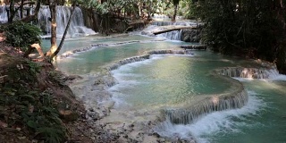 绿松石瀑布池