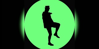 戴着帽子的快乐的人在圆形的绿色背景上滑稽地跳舞