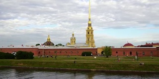 无人机在俄罗斯圣彼得堡建立历史性的彼得和保罗要塞的镜头