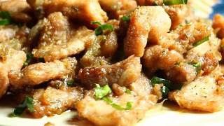 虾酱炒碎猪肉碟，泰国菜视频素材模板下载