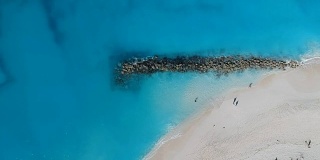 特克斯和凯科斯群岛普罗维登夏莱斯格雷斯湾码头的无人机固定天线