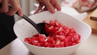 简单的番茄沙拉，制作而成视频素材模板下载