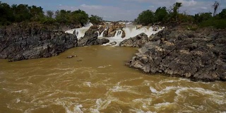 孔发蓬瀑布位于老挝南部湄公河上的占巴萨克省。