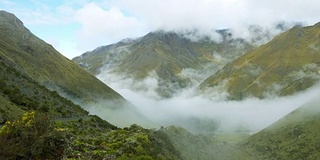 萨尔坎泰山脉徒步旅行