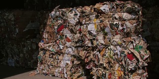 废纸回收生产硬纸板