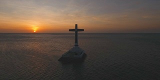 美丽的日落或日出海面，鸟瞰图。菲律宾长滩岛