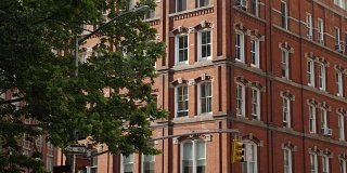 典型红砖曼哈顿公寓日间室外建筑拍摄