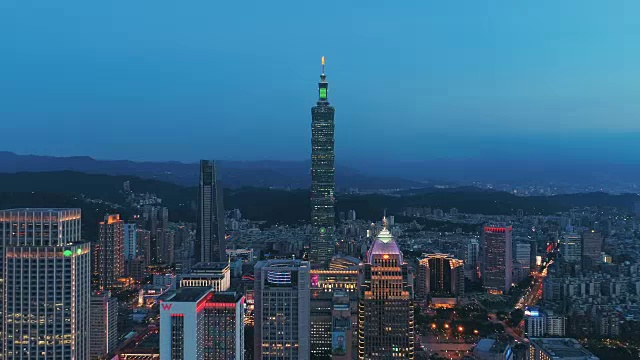 傍晚时分台湾台北金融区鸟瞰图