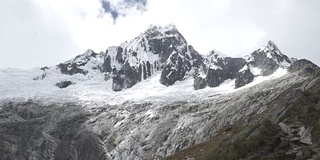 圣克鲁斯徒步旅行瓦拉兹山