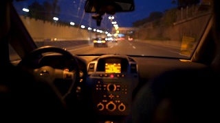 在夜间行驶在高速公路上视频素材模板下载