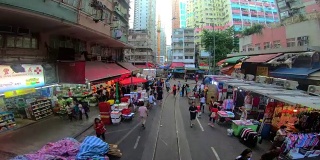 从有轨电车拍摄香港城市街道。